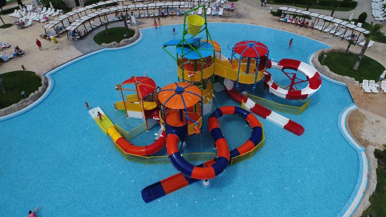 Aqua Nevis & Aqua Park מלון סאני ביץ'
